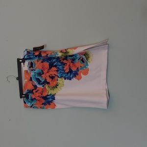 Super cute floral skirt size XL. NWT ❤❤